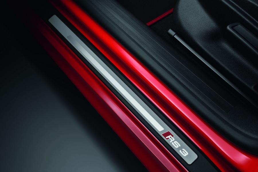 Детали интерьера Audi RS3 Sportback (8PA) 2011 года  (WW) (фото 9 из 45)